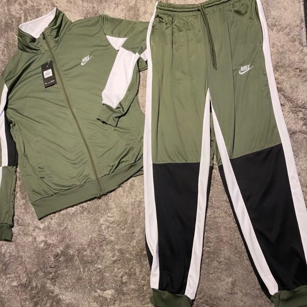 Men Nike Fleece suit